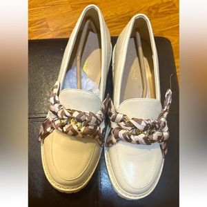 Shoedazzle Cream Harlowe Loafers
